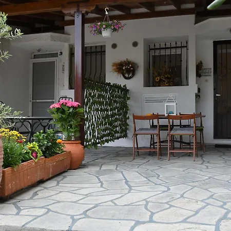 Case de vacanță Eden's Oasis *